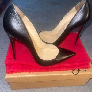 So Kate Black Leather Pump